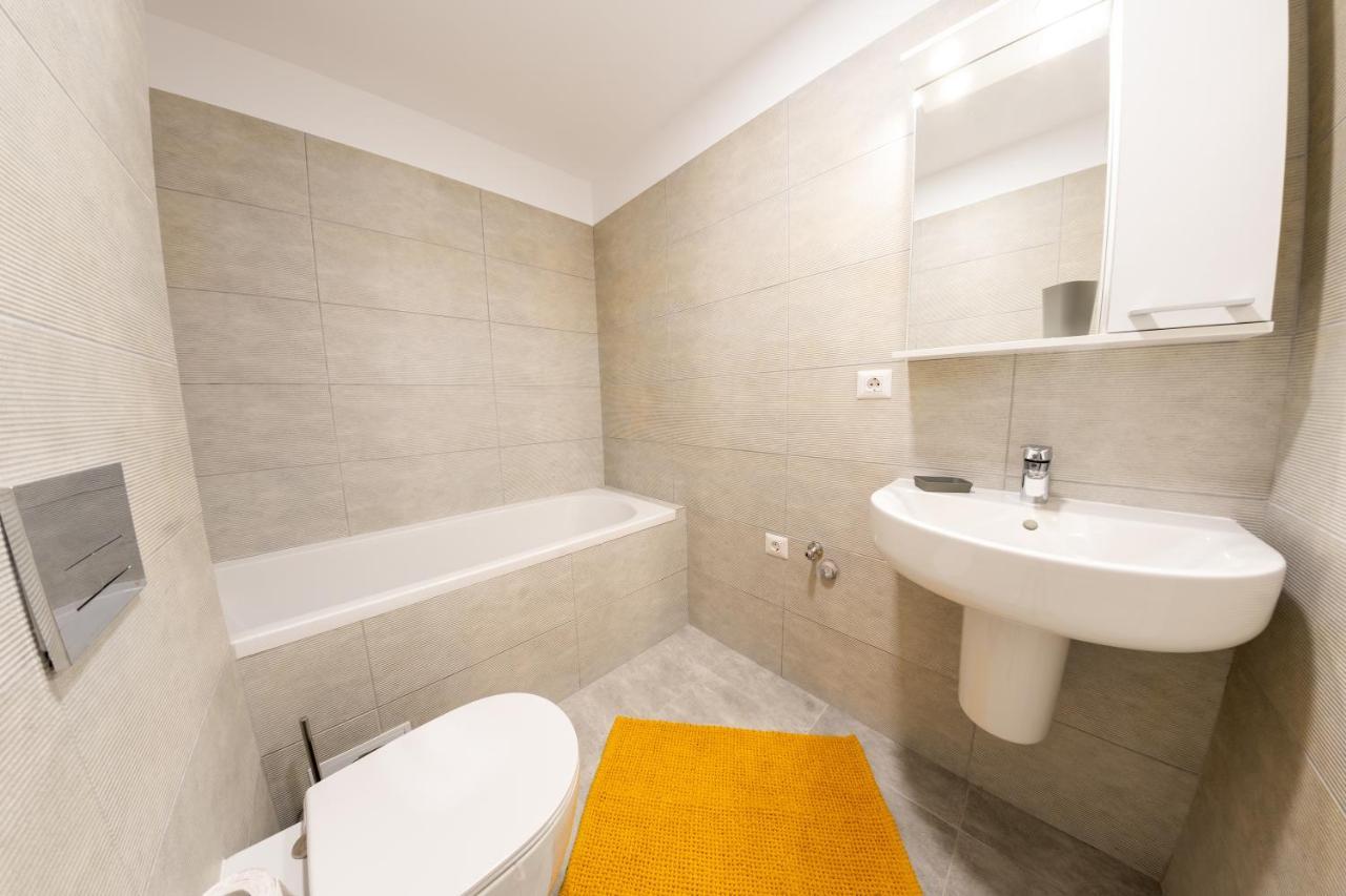 Citadela North 1Br Apartment W Security And Self Check In Bucharest Exterior photo